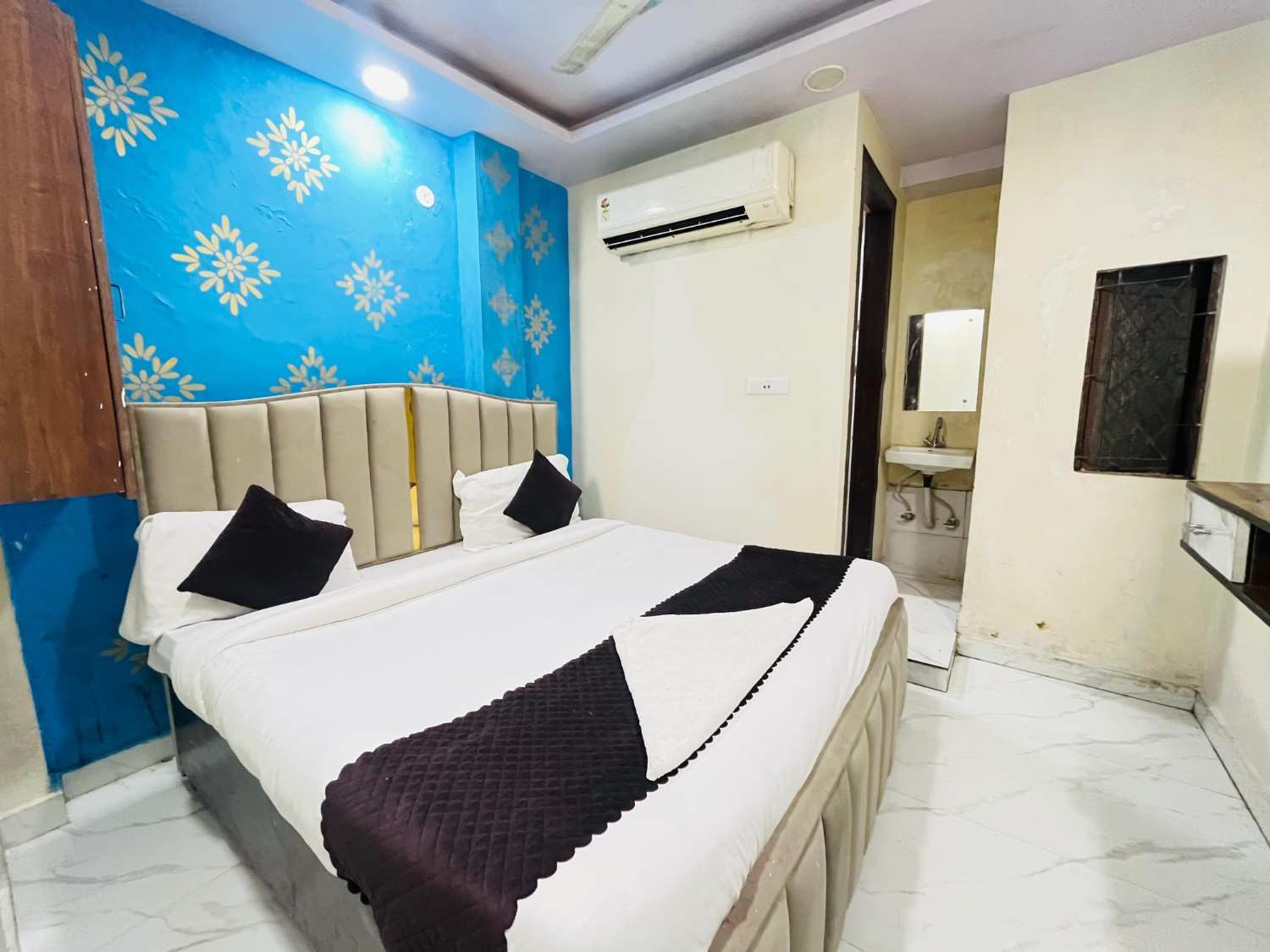 Budget Hotels Near Saket Metro Station | Best Stay in Saket Delhi